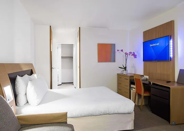 ノボテル レ アール 4*